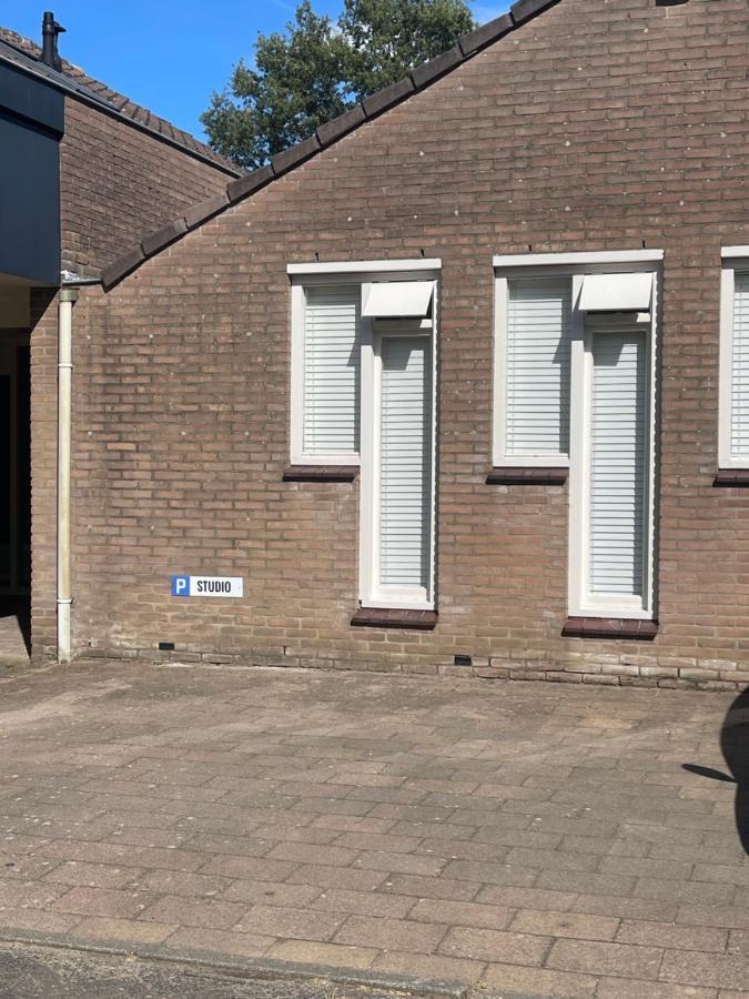 Gezellige Knusse Studio Met Bubbelbad Huizen Exterior foto